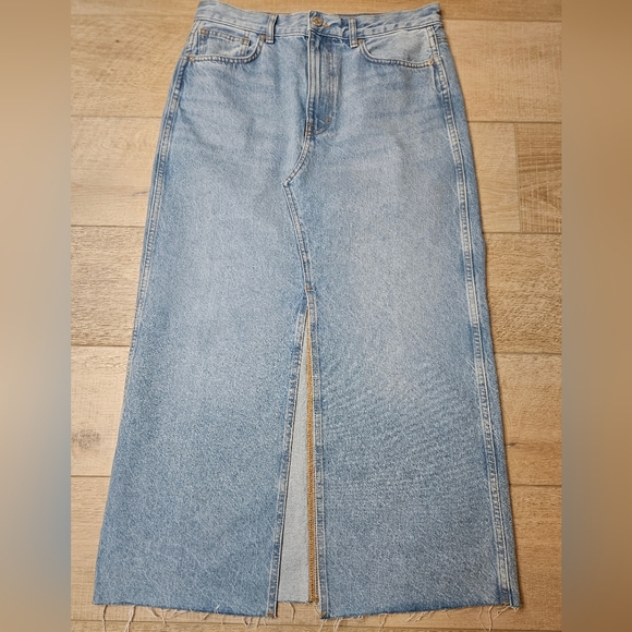 Madewell Denim Maxi Skirt Center Slit Raw Edge Size 27 Light Wash - Picture 2 of 5